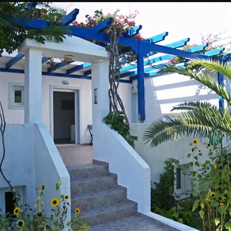 Anna Zisimos 3* Adamantas (Milos)