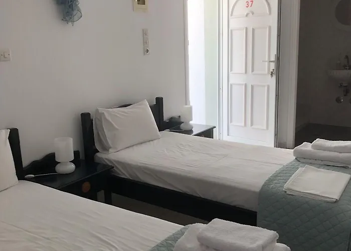 Alegrias Spot Adamantas (Milos)