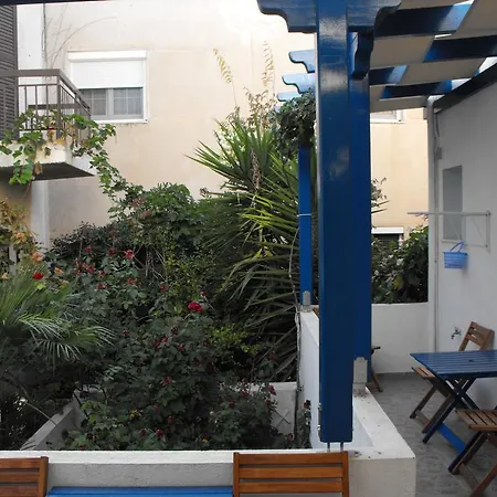 Anna Zisimos 3* Adamantas (Milos)